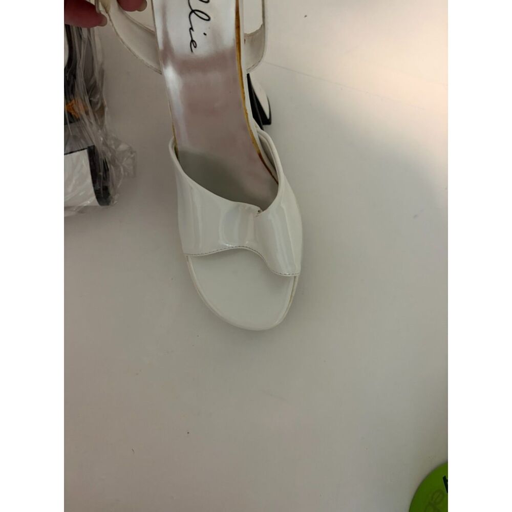 Womens Size 9 White platform heel shoe